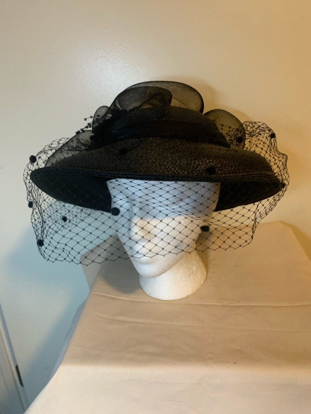 PEGGY EARLES ORIGINAL.Elegant Black Veiled Wide-Brim Women's Hat.